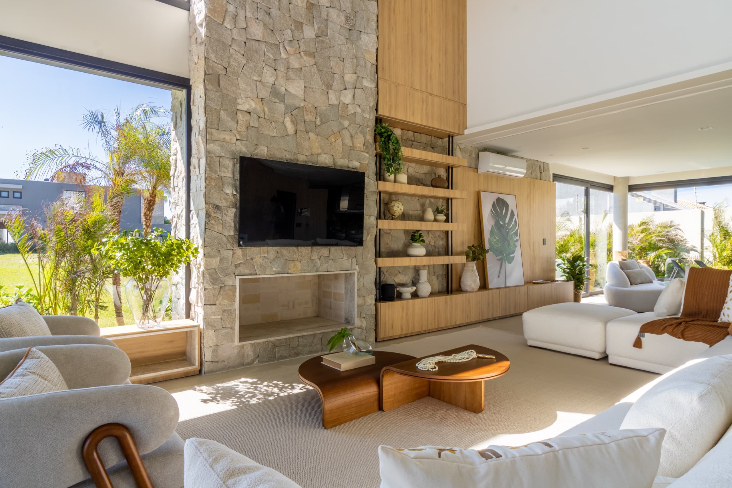 Living com marcenaria sob medida — vista 1